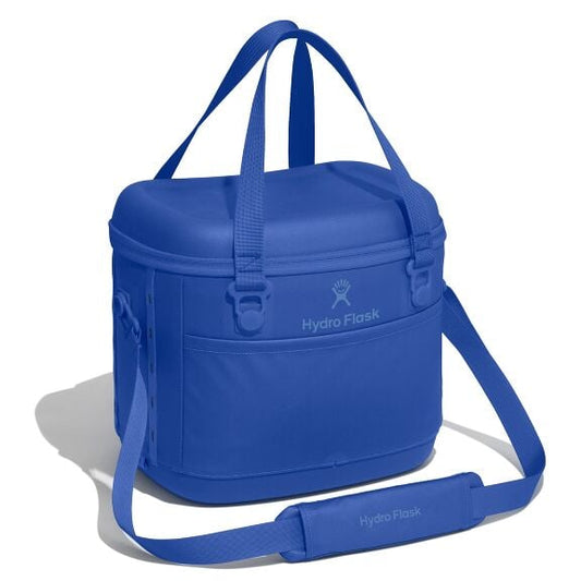 carryouttm-soft-cooler-15-l-q5 12pco382_carryout_cooler_15l_capri_blue_angled_1.jpg