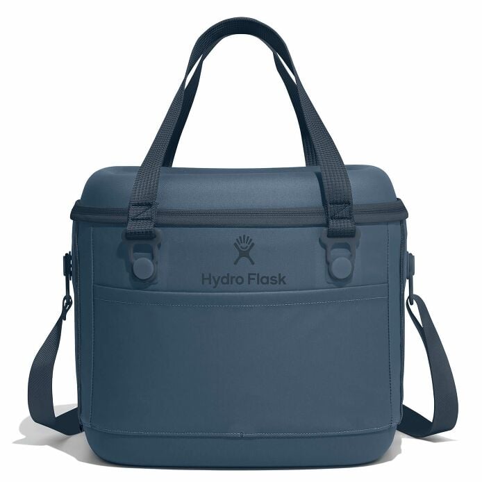 carryouttm-soft-cooler-15-l-q5 12pco384-carryout-cooler-15l-harbor-blue-straight_1.jpg