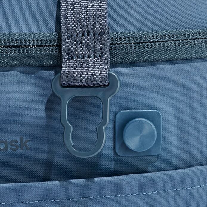 carryouttm-soft-cooler-15-l-q5 250815_hydro_cooler_details_14856_6.jpg