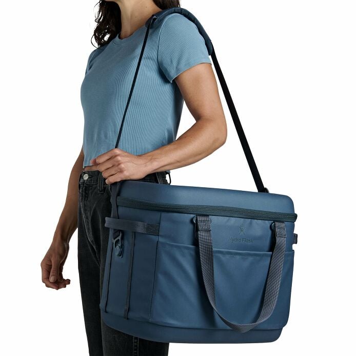 carryouttm-soft-cooler-30-l-t0 250815_hydro_s26_hb_14546_5.jpg