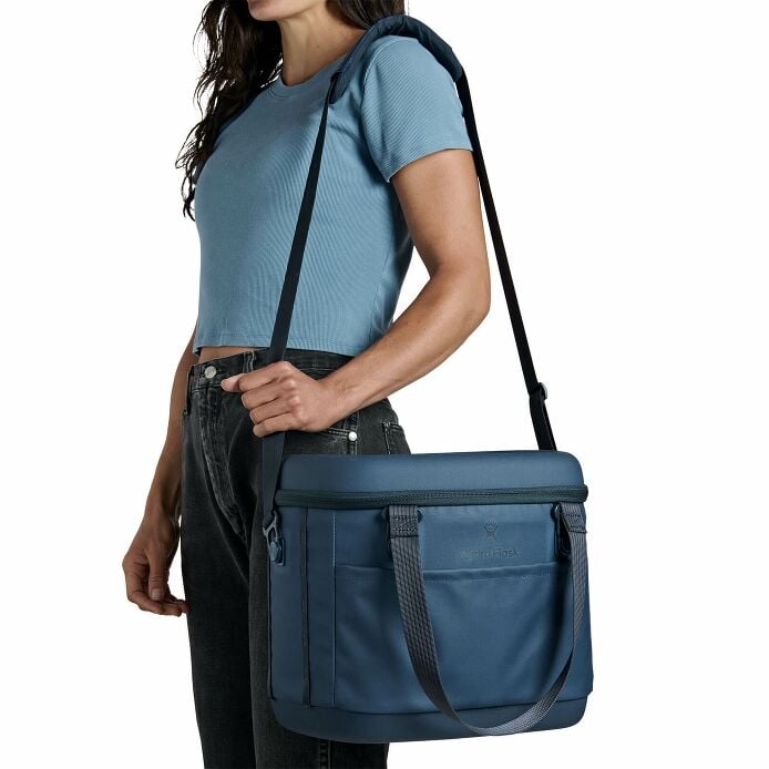 carryouttm-soft-cooler-15-l-q5 250815_hydro_s26_hb_14556_6.jpg