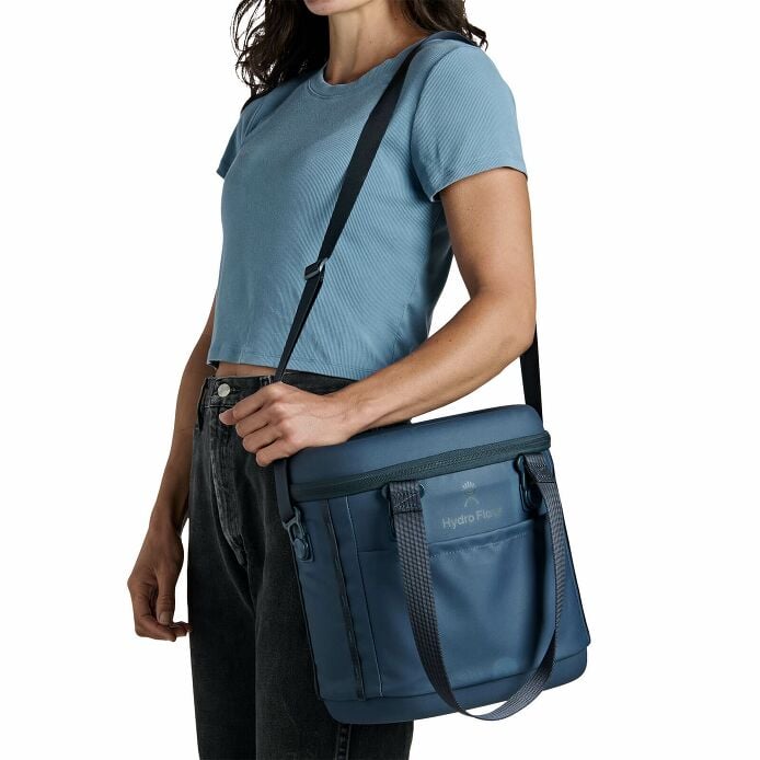 carryouttm-soft-cooler-10-l-m1 250815_hydro_s26_hb_14560_1_4.jpg