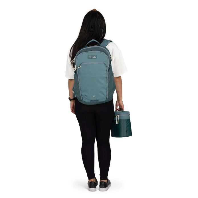 osprey-axis-x-hydro-flask-campus-essentials-bundle-g0 axisxhydroflask_s26_onbody3_cascadeblue_10007249_2.jpg