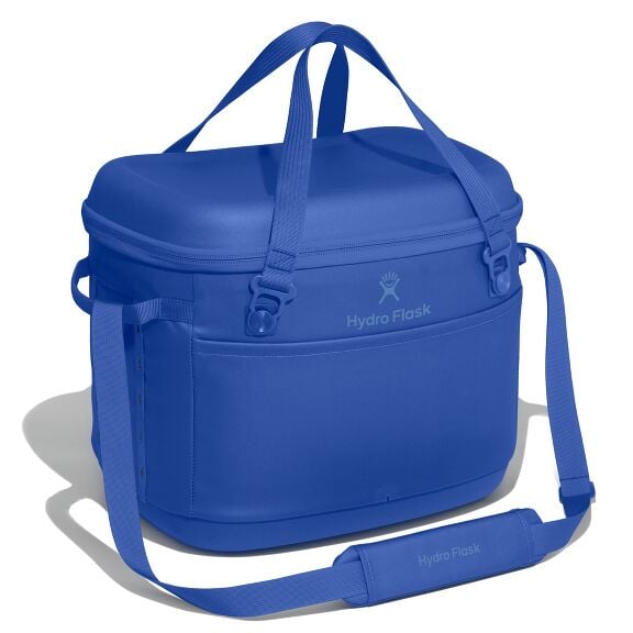 carryouttm-soft-cooler-30-l-t0 cpco382_carryout_cooler_30l_capri_blue_angled_1.jpg