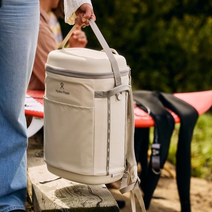 carryouttm-backpack-22-l-b8 hf_carryout_bouwer_d1_l1_torrey_pines_lifestyle_1444_2.jpg