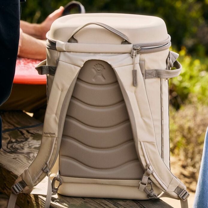 carryouttm-backpack-22-l-b8 hf_carryout_bouwer_d1_l1_torrey_pines_lifestyle_1841_3.jpg