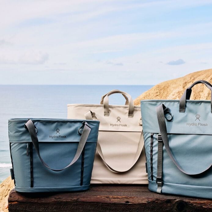 carryouttm-soft-cooler-tote-10-l-k8 hf_carryout_bouwer_d1_l1_torrey_pines_still_life_0055_4.jpg