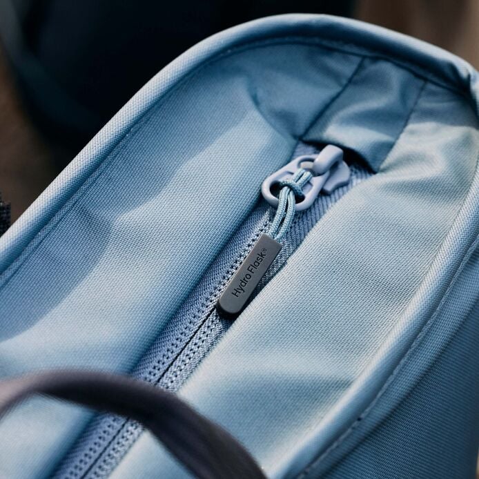 carryouttm-soft-cooler-tote-20-l-j5 hf_carryout_bouwer_d1_l1_torrey_pines_still_life_0112_9.jpg