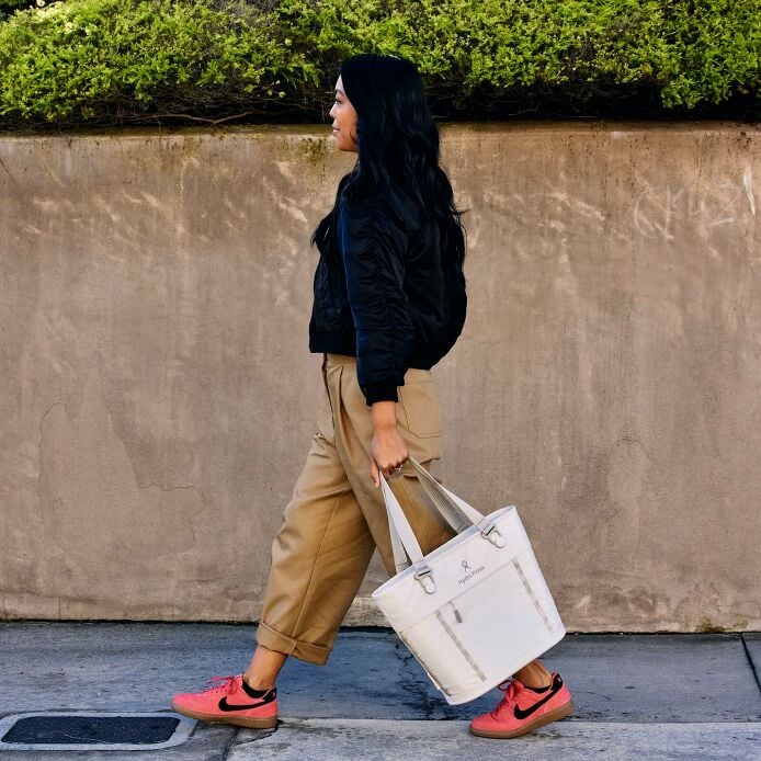 carryouttm-soft-cooler-tote-10-l-b2 hf_carryout_bouwer_d2_l1_stone_steps_0131_3.jpg