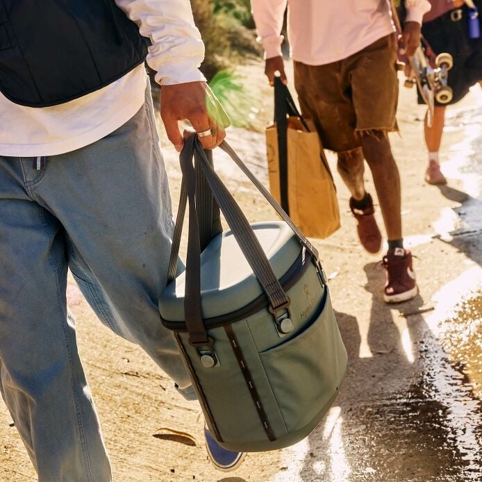 carryouttm-soft-cooler-10-l-m1 hf_carryout_bouwer_d2_l3_skate_ditch_3744_5.jpg