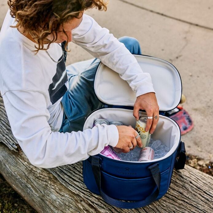 carryouttm-soft-cooler-15-l-q5 hf_carryout_bouwer_d2_l4_skate_park_6209_6.jpg