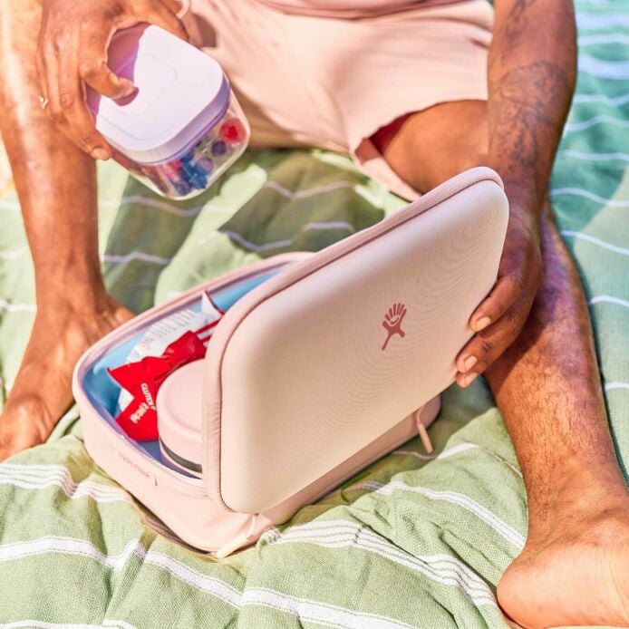 5-l-carry-outtm-lunch-box-j8 hf_s24_trillium_41_1.jpg
