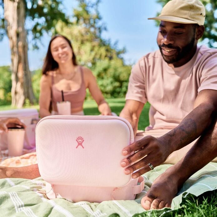 5-l-carry-outtm-lunch-box-j8 hf_s24_trillium_45_1.jpg