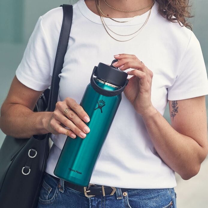 32-oz-lightweight-flex-straw-bottle-l9 hf_s26_lightweight_mcinnis_5167_2_3.jpg