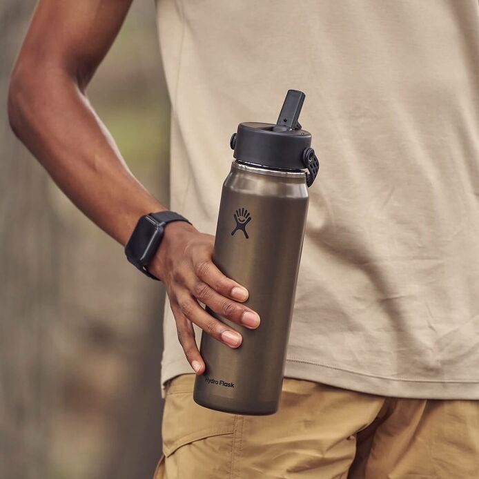 32-oz-lightweight-flex-straw-bottle-l9 hf_s26_lightweight_mcinnis_6345_2_3.jpg