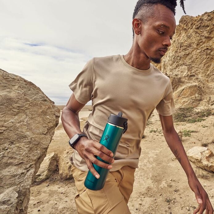 24-oz-lightweight-flex-straw-bottle-l2 hf_s26_lightweight_mcinnis_6828_4.jpg
