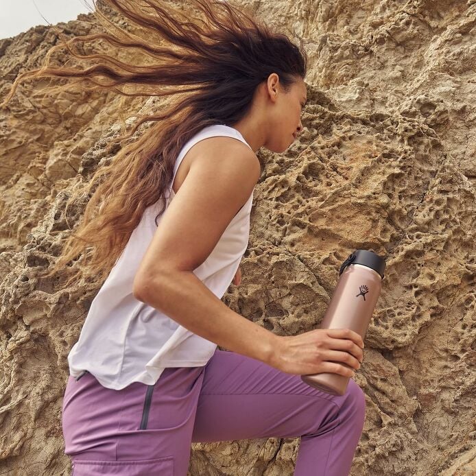 32-oz-lightweight-flex-straw-bottle-l9 hf_s26_lightweight_mcinnis_6946_1_3.jpg