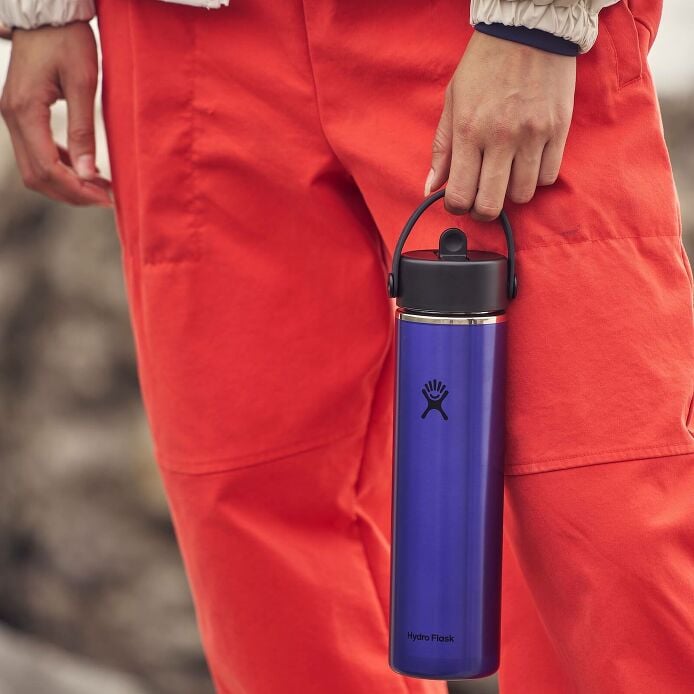 24-oz-lightweight-flex-straw-bottle-l2 hf_s26_lightweight_mcinnis_7443_3.jpg