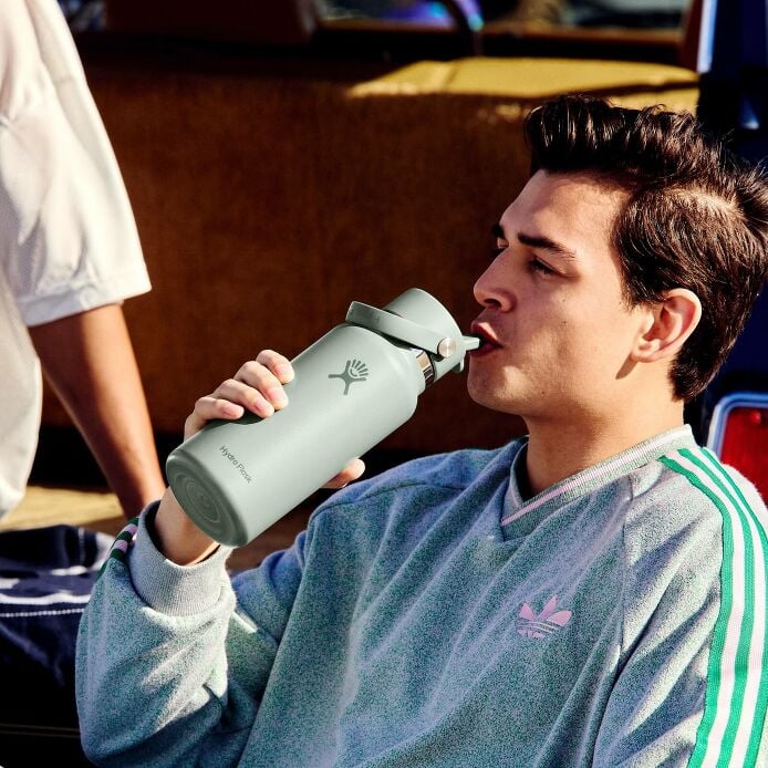 32-oz-wide-mouth-with-flex-straw-cap-q2 s25_tailgating_brouwer_exp-2028-06-01_04-6336_1__5.jpg